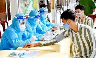 Quân y tỉnh An Giang tổ chức tiêm vaccine phòng COVID-19 cho phạm nhân
