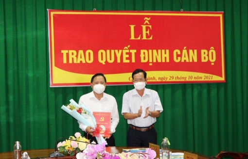 Huyện ủy Châu Thành trao quyết định cán bộ
