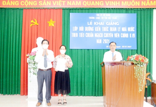 Bồi dưỡng kiến thức quản lý nhà nước ngạch Chuyên viên chính