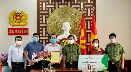 Công ty Cổ phần Xuất nhập khẩu An Giang tiếp tục hỗ trợ 200 tấn gạo