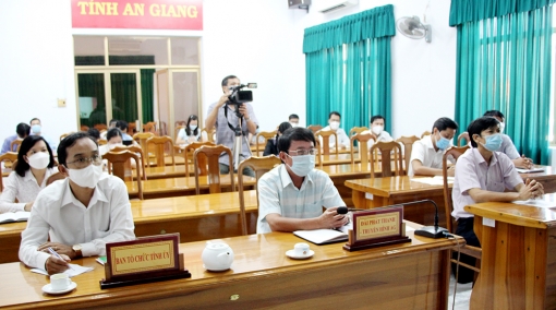 Tập huấn, bồi dưỡng kiến thức về xây dựng Đảng cho phóng viên, biên tập viên các cơ quan thông tấn, báo chí