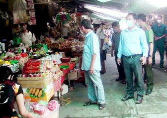 Kiểm tra thực hiện các biện pháp phòng, chống dịch COVID-19 tại chợ Thoại Sơn