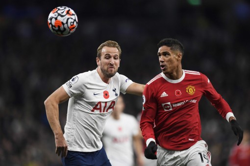 MU gặp họa đại chiến Man City, mất Varane trong 1 tháng