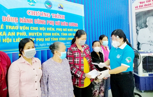 Hỗ trợ vốn cho 20 phụ nữ xã An Phú