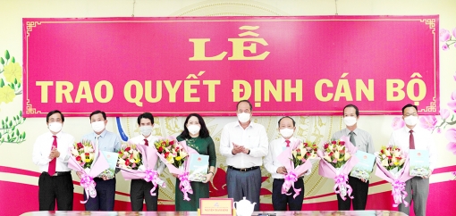 UBND tỉnh An Giang trao quyết định điều động, bổ nhiệm 6 cán bộ