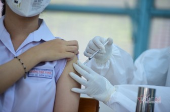 Dự kiến giữa tháng 11, Việt Nam phủ mũi 1 vắc xin COVID-19 cho người trên 18 tuổi