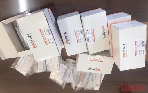 Đắk Nông thu giữ hàng trăm bộ kit test nhanh COVID-19 không rõ nguồn gốc