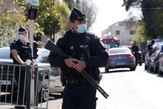 Pháp: Tấn công bằng dao nhằm vào cảnh sát ở thành phố Cannes
