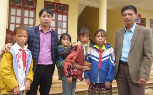 Nghị lực của một học sinh nghèo, khuyết tật người H’Mông