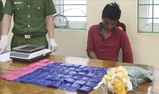 Bắt đối tượng mua bán 12.000 viên ma túy tổng hợp