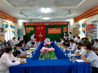 Phó Chủ tịch UBND tỉnh An Giang Lê Văn Phước kiểm tra công tác phòng, chống dịch COVID-19 trên địa bàn TX. Tân Châu