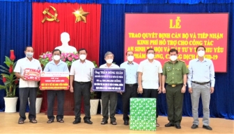 UBMTTQVN tỉnh An Giang hỗ trợ vật tư y tế phục vụ phòng, chống dịch COVID-19 tại TP. Châu Đốc