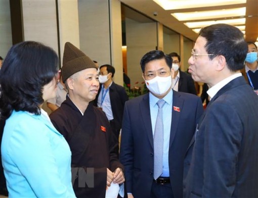 Tận dụng cơ hội, khắc phục thách thức, lựa chọn cán bộ có đủ phẩm chất