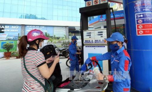 Xăng tiếp tục tăng giá, sát mức 25.000 đồng/lít