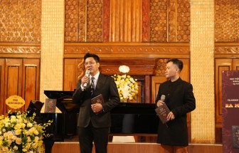 NSND Quốc Hưng ra mắt cẩm nang 'dẫn đường' cho nghệ sỹ opera Việt Nam