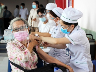 Bảo vệ sức khỏe người cao tuổi mùa dịch bệnh