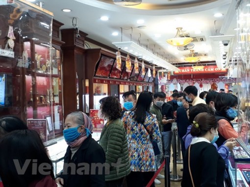 Vàng trong nước thêm 300.000 đồng, áp sát mốc 60 triệu đồng mỗi lượng