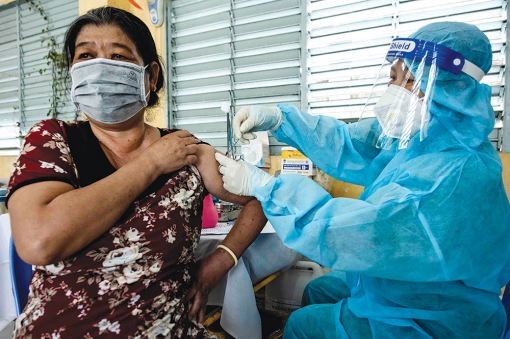 Tiêm vaccine để chủ động phòng COVID-19