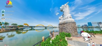 Du khách khám phá thành phố Đà Nẵng qua hệ thống ảo VR360
