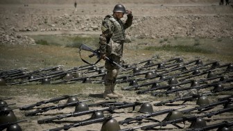 Cựu quan chức tiết lộ Afghanistan thất bại trước Taliban vì 'lính ma'