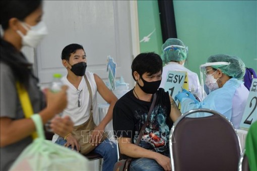Số ca mắc COVID-19 tại Thái Lan vượt ngưỡng 2 triệu ca
