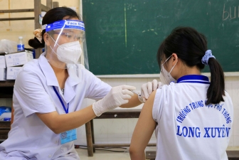 Hơn 3.400 liều vaccine phòng COVID-19 được tiêm cho trẻ 17 tuổi tại TP. Long Xuyên