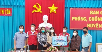 Ban Dân vận Tỉnh ủy An Giang hỗ trợ huyện Tri Tôn chống dịch