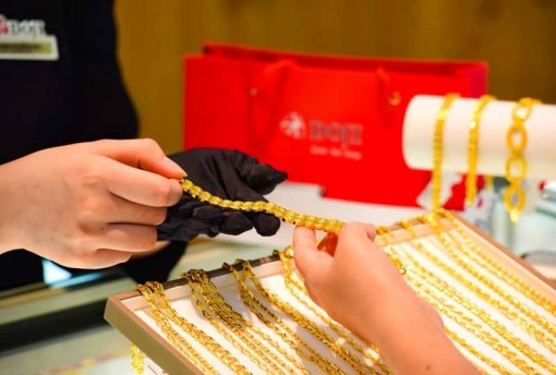 Giá vàng hôm nay 16-11: USD tăng dữ dội, vàng đứt mạch đi lên