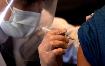 Mỹ lên kế hoạch sản xuất 1 tỷ liều vaccine ngừa COVID-19 mỗi năm