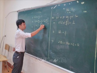 Thầy giáo có nhiều sáng kiến giảng dạy ở vùng khó khăn Bình Phước