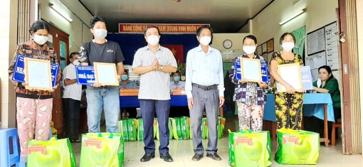 Thoại Sơn bàn giao nhà Đại đoàn kết cho hộ dân khó khăn