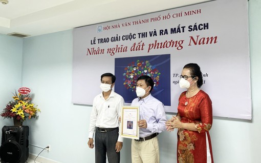 Trao giải cuộc thi thơ “Nhân nghĩa đất phương nam”