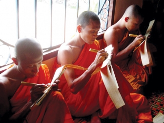 Bảo tồn và phát huy giá trị “Tri thức và kỹ thuật viết chữ trên lá Buông của người Khmer tỉnh An Giang”