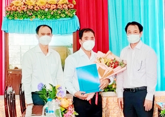 Trao quyết định điều động, bổ nhiệm Giám đốc Trung tâm Y tế huyện Châu Phú