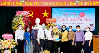 Bí thư Thành ủy, Chủ tịch UBND TP. Long Xuyên thăm, chúc mừng ngày Nhà giáo Việt Nam 20-11