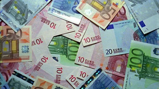 Tỷ giá USD, Euro ngày 19-11: USD hạ nhiệt, vàng vẫn treo cao