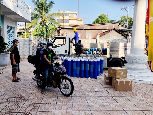 Cấp phát bình ô-xy miễn phí cho F0 điều trị tại nhà ở TP. Châu Đốc