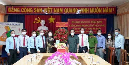 Bí thư Tỉnh ủy An Giang Lê Hồng Quang thăm, chúc mừng Sở Giáo dục và Đào tạo nhân kỷ niệm 39 năm ngày Nhà giáo Việt Nam