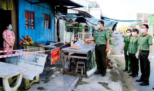 Công an An Giang tổ chức Chương trình “San sẻ yêu thương, chung tay phòng, chống dịch COVID-19