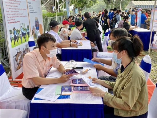 Thực hiện 7 nhóm giải pháp phục hồi, phát triển thị trường lao động