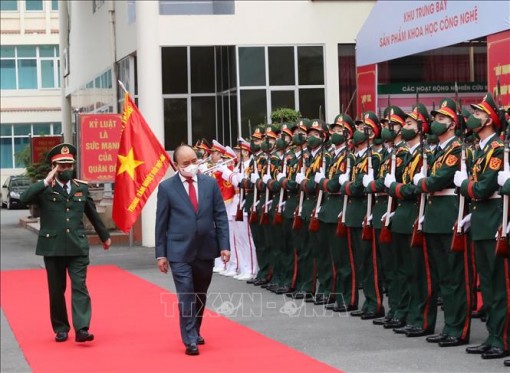 Chủ tịch nước Nguyễn Xuân Phúc thăm và làm việc tại Trung tâm Nhiệt đới Việt - Nga