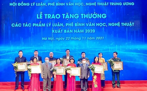 17 tác phẩm nhận tặng thưởng Lý luận, phê bình văn học, nghệ thuật năm 2020