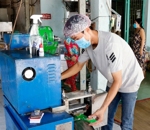 Phát triển kinh tế với nghề làm cốm mì