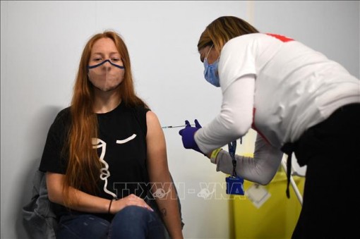 Anh khẳng định vaccine ngừa COVID-19 an toàn cho thai phụ