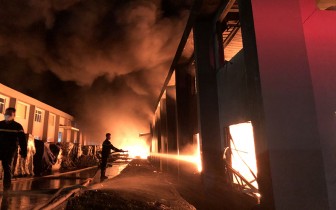 Cháy dữ dội trong đêm tại Khu công nghiệp Suối Tre, Đồng Nai