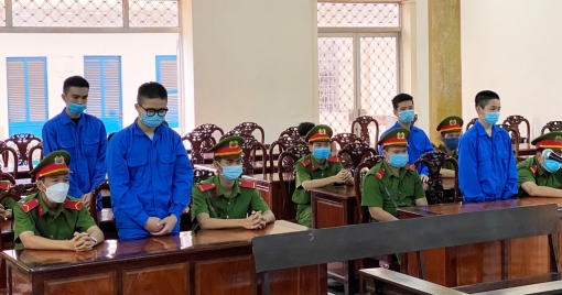 Tụ tập nhóm, học thói côn đồ