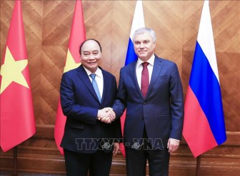 Chủ tịch nước Nguyễn Xuân Phúc gặp Chủ tịch Duma Quốc gia Nga