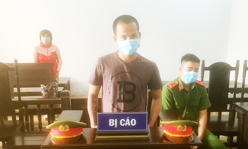 Mang 2 tội cùng lúc