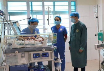 Bắc Ninh: Hai em bé đầu tiên chào đời bằng thụ tinh ống nghiệm