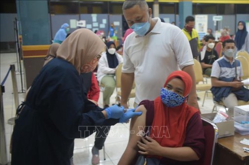 Indonesia công bố kế hoạch tiêm vaccine ngừa COVID-19 tăng cường